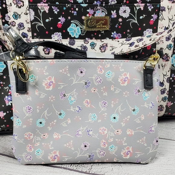 Betsey Johnson Weekender Floral Matching Wristlet - Picture 9 of 16